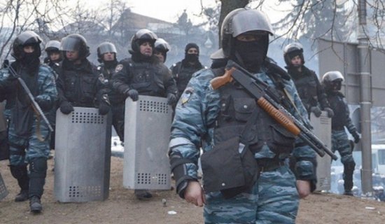 Кабмин Украины требует жестких действий и усиливает "Беркут"
